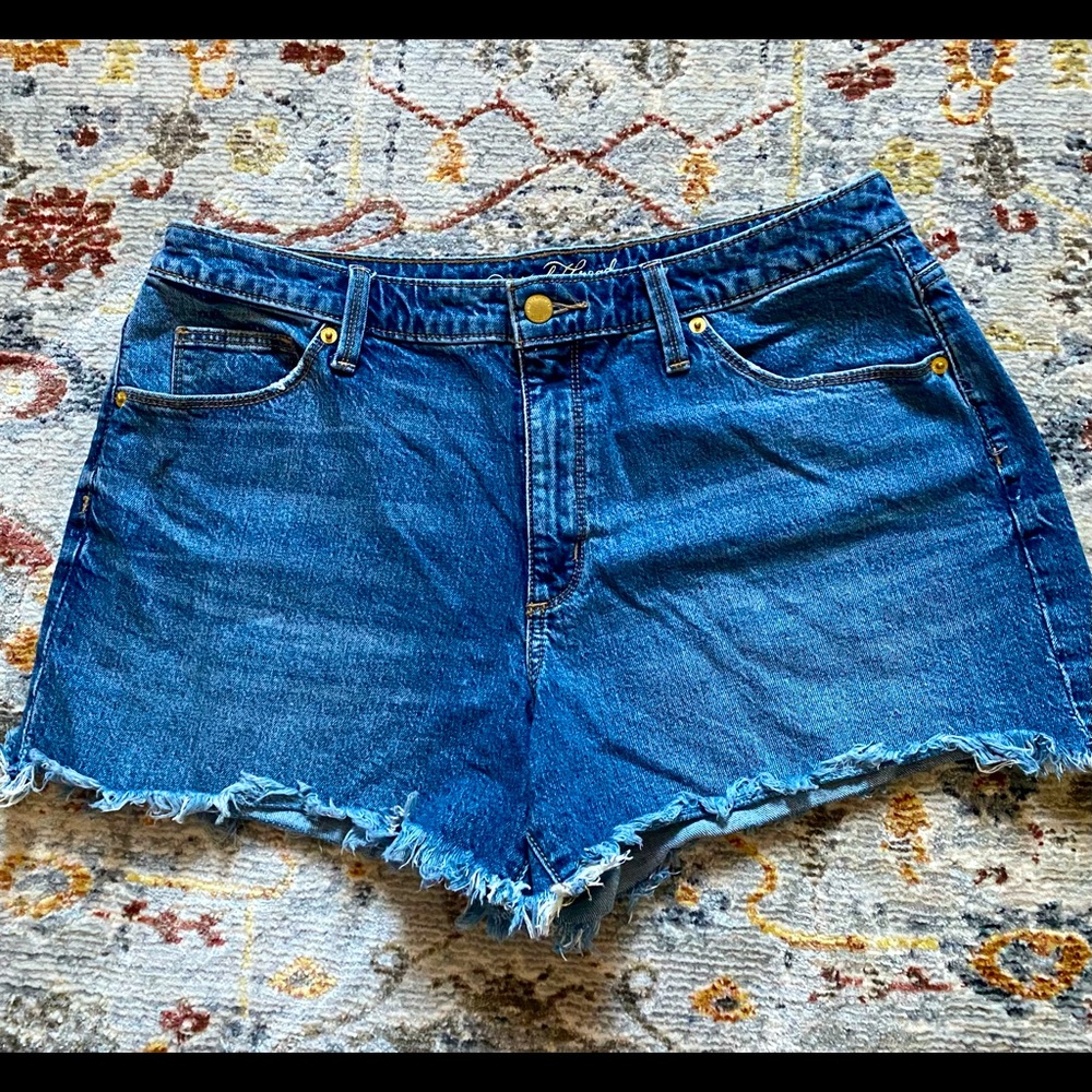 Universal Thread High-Rise Shortie shorts.